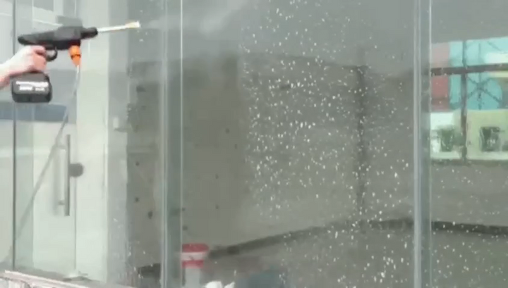 Pistola de agua a presión inalámbrica con una batería